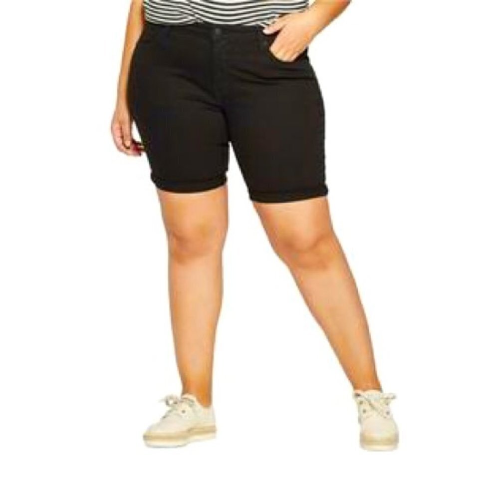 \Universal Thread Black Bermuda Shorts Roll Cuff
